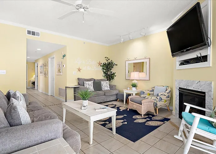 Beautiful 3 Bedroom Steps From The Beach! Ferienhaus *