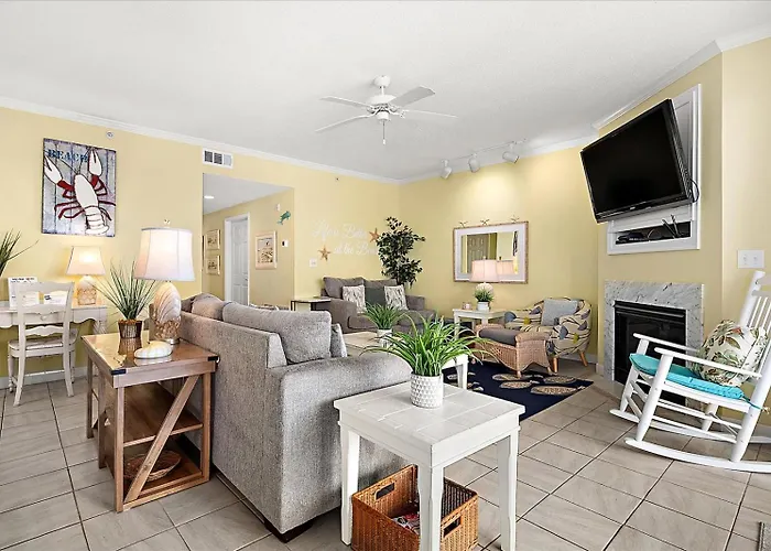 Beautiful 3 Bedroom Steps From The Beach! Ferienhaus