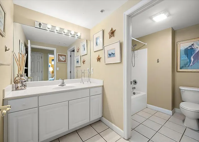 Beautiful 3 Bedroom Steps From The Beach! *