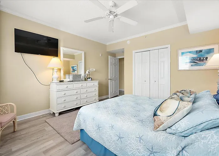 Beautiful 3 Bedroom Steps From The Beach! Ferienhaus *
