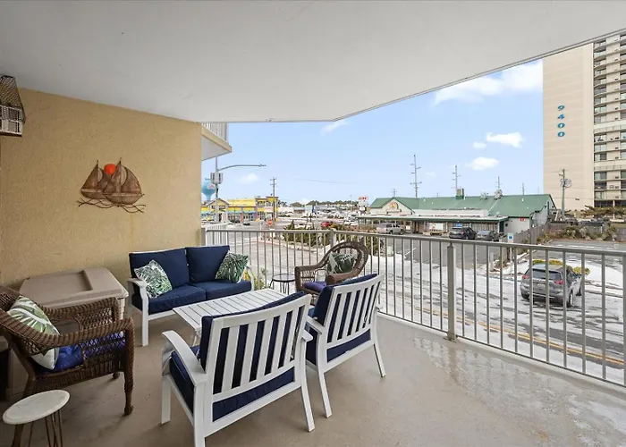 Beautiful 3 Bedroom Steps From The Beach! *